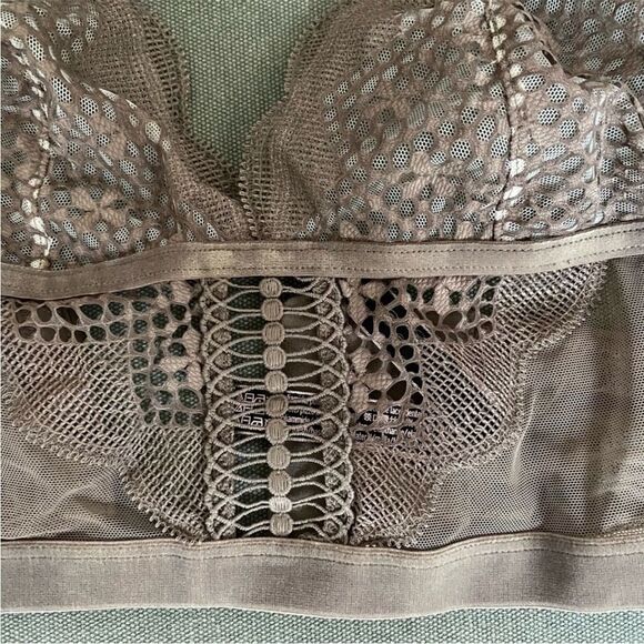 Victoria’s Secret Very Sexy Unlined Halter Bralette Brown lace & Velvet small - Picture 5 of 9
